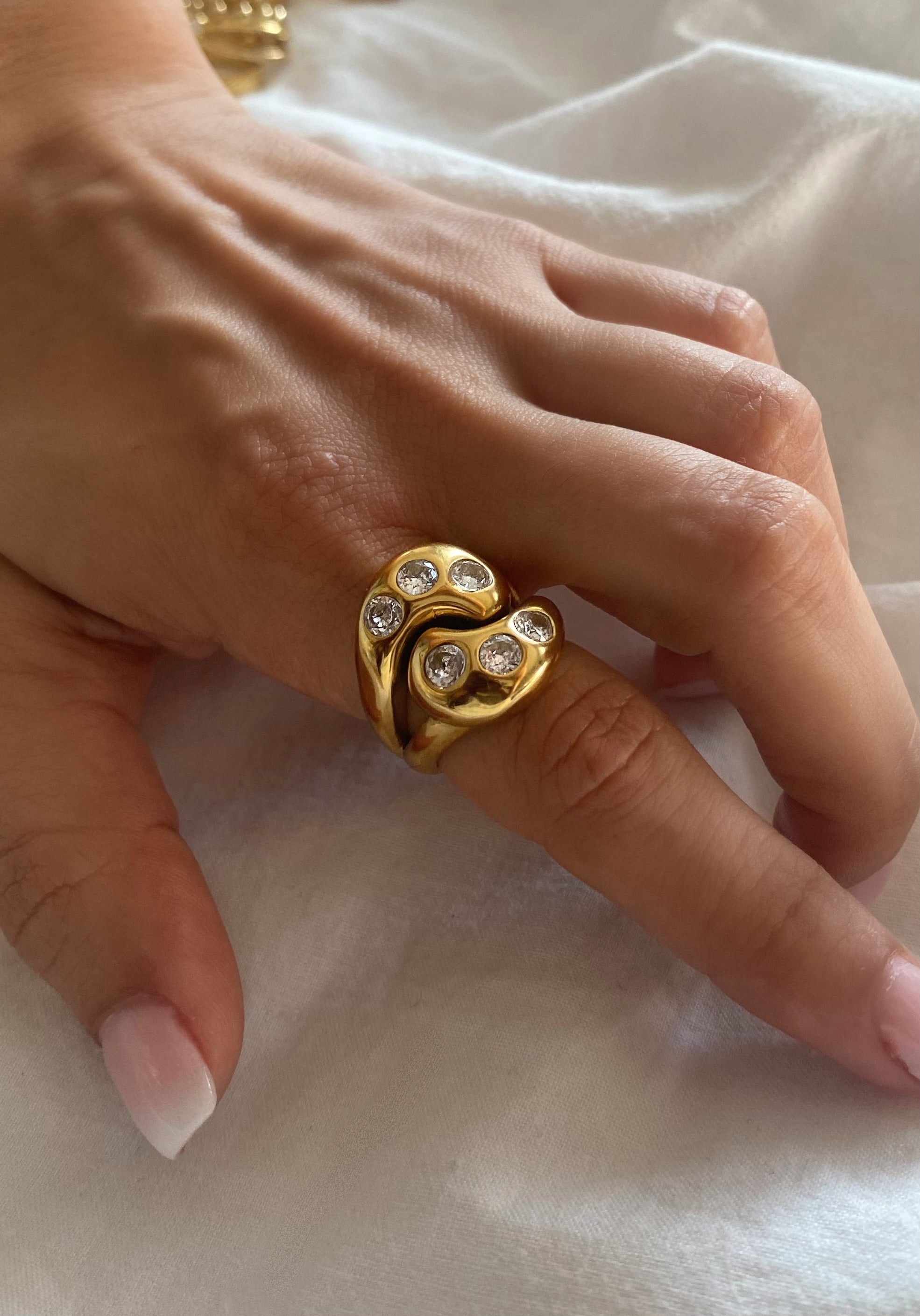 STATEMENT RINGS