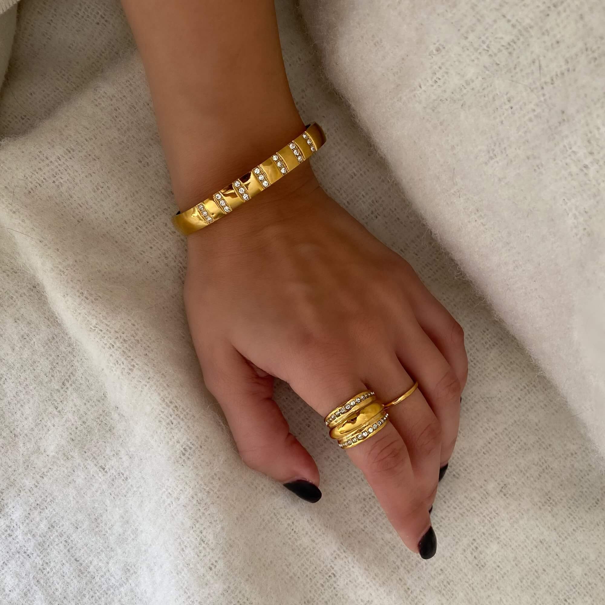 The KatR chunky bubble ring by Kampy Designs, worn on the model’s hand for a chic, statement-making accessory look.