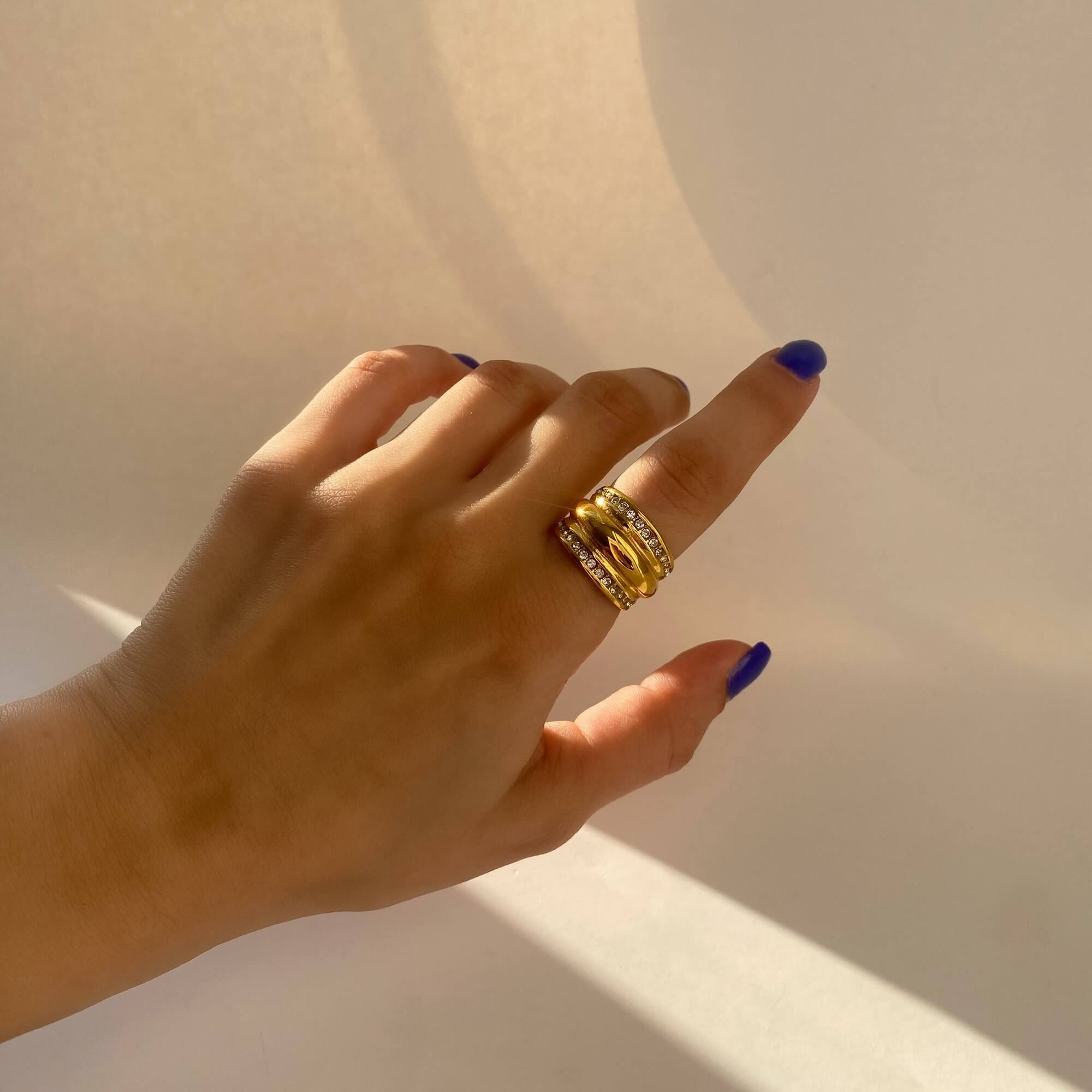 Side view of the KatR chunky bubble ring by Kampy Designs, highlighting its voluminous curves and high-polish finish.