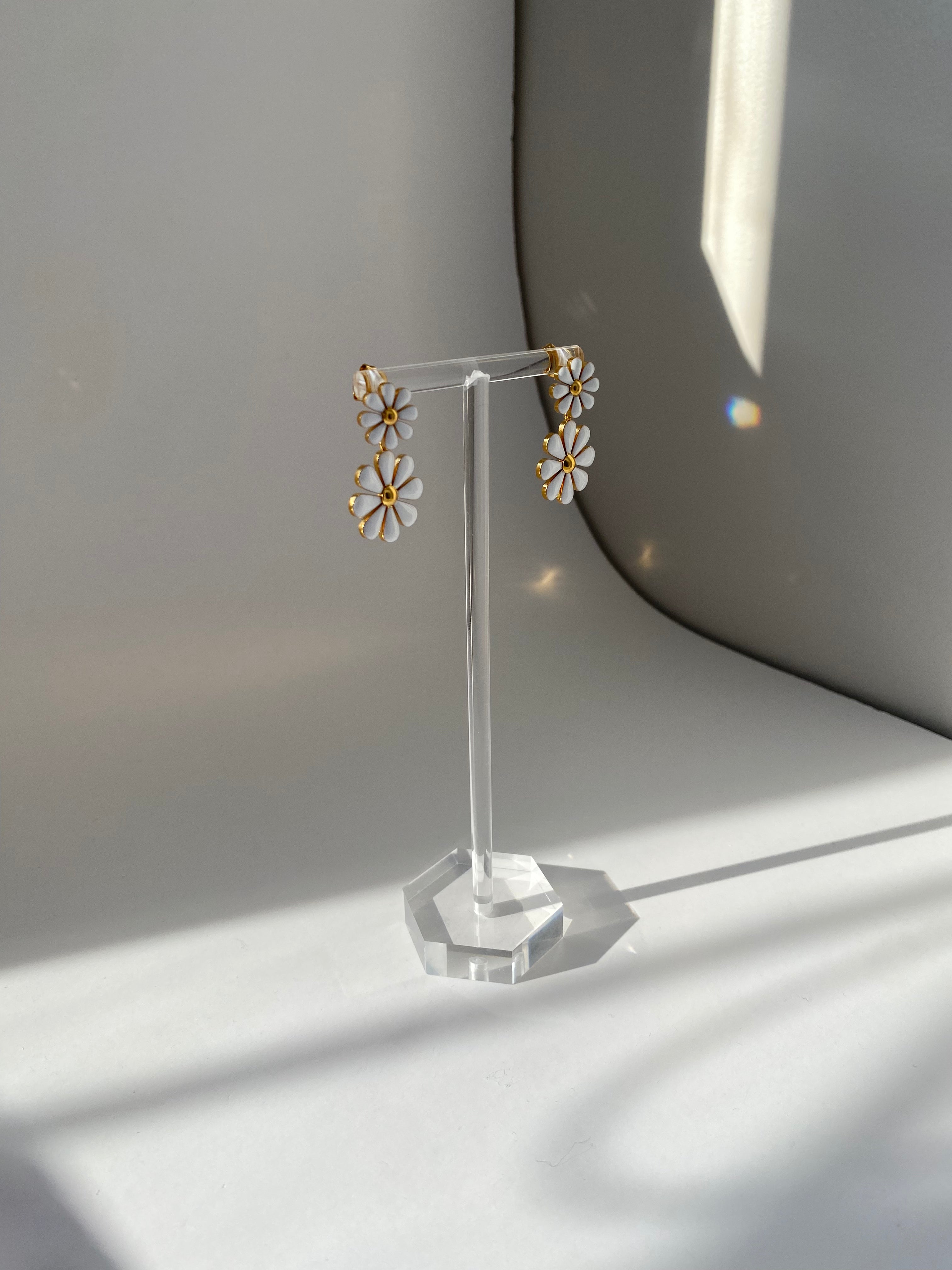 White Daisy Drop Earrings
