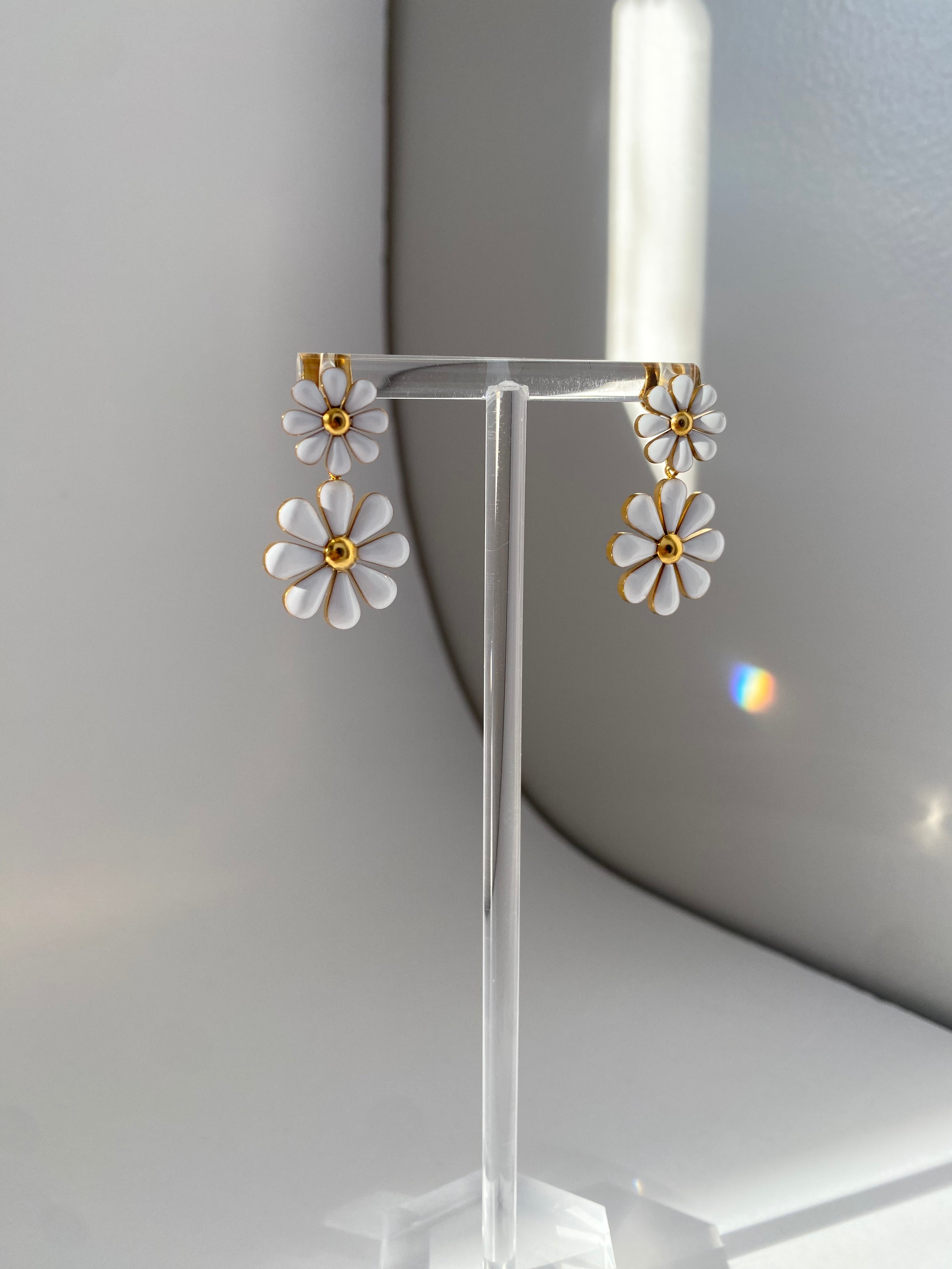 White Daisy Drop Earrings
