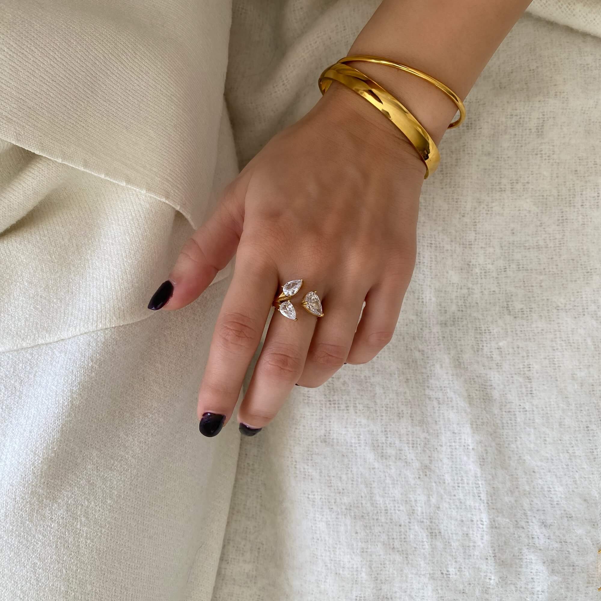 The KipsyR floral vine ring by Kampy Designs, styled on the model’s hand to emphasize its botanical theme and romantic aesthetic.