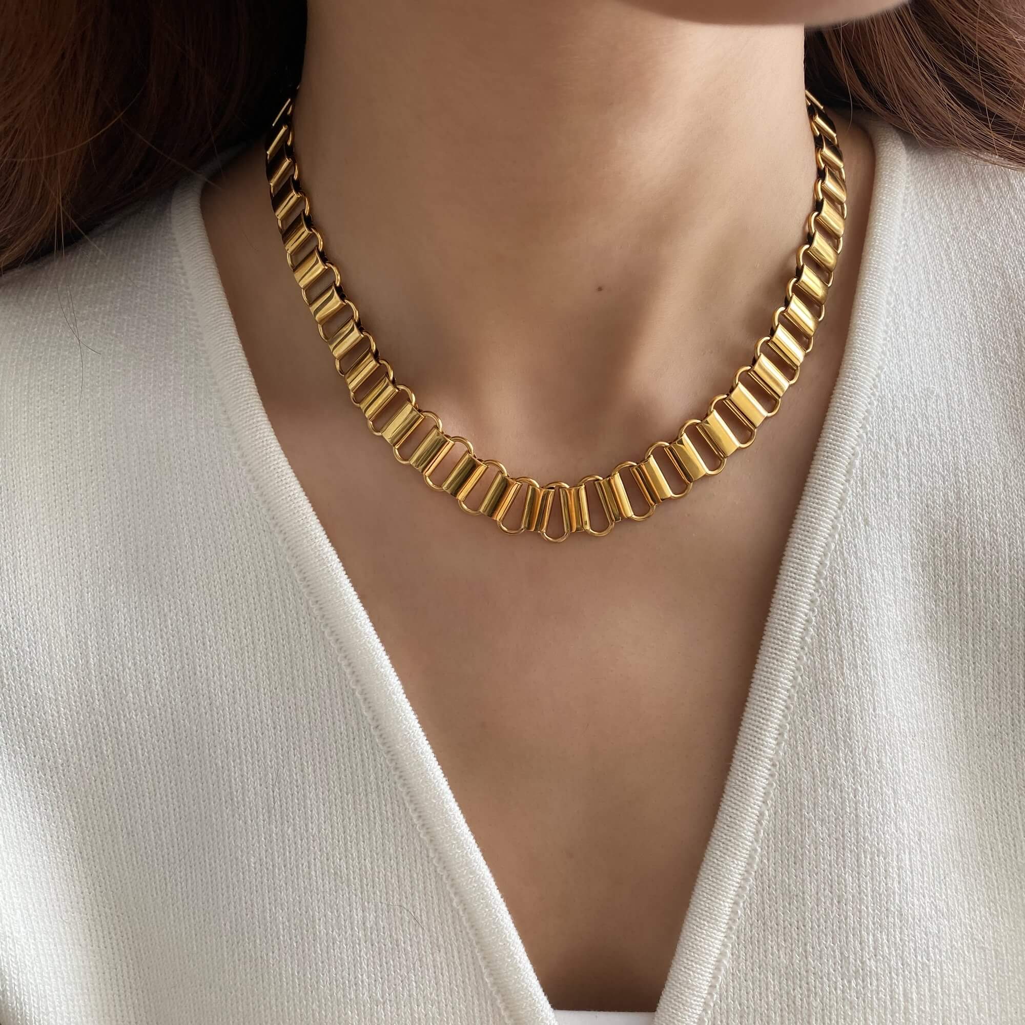 Neck close-up of the KlinkyN retro gold chain necklace by Kampy Designs, highlighting its chunky links and radiant gold tone.