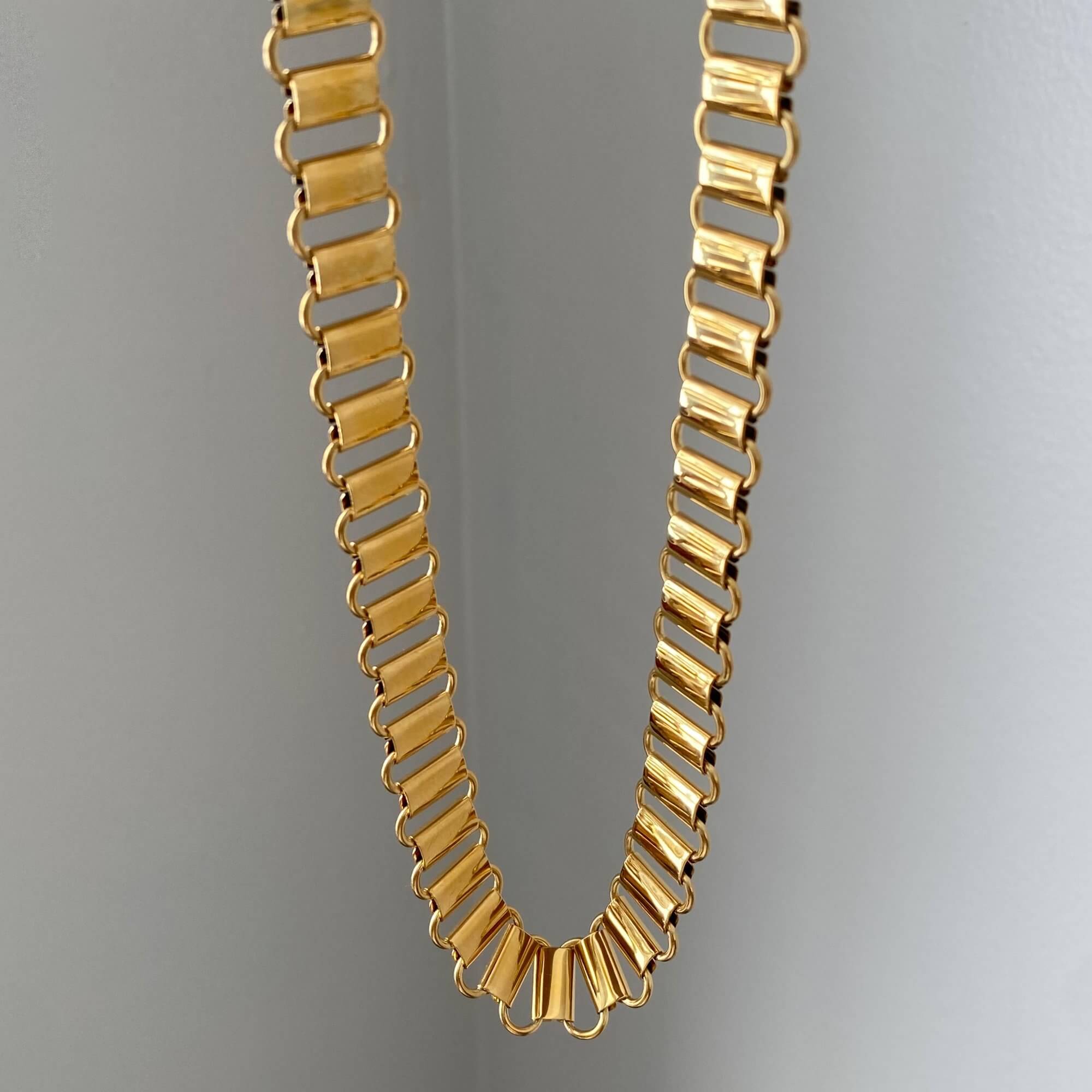 Front view of the KlinkyN retro gold chain necklace by Kampy Designs, featuring bold gold links and a timeless vintage aesthetic.