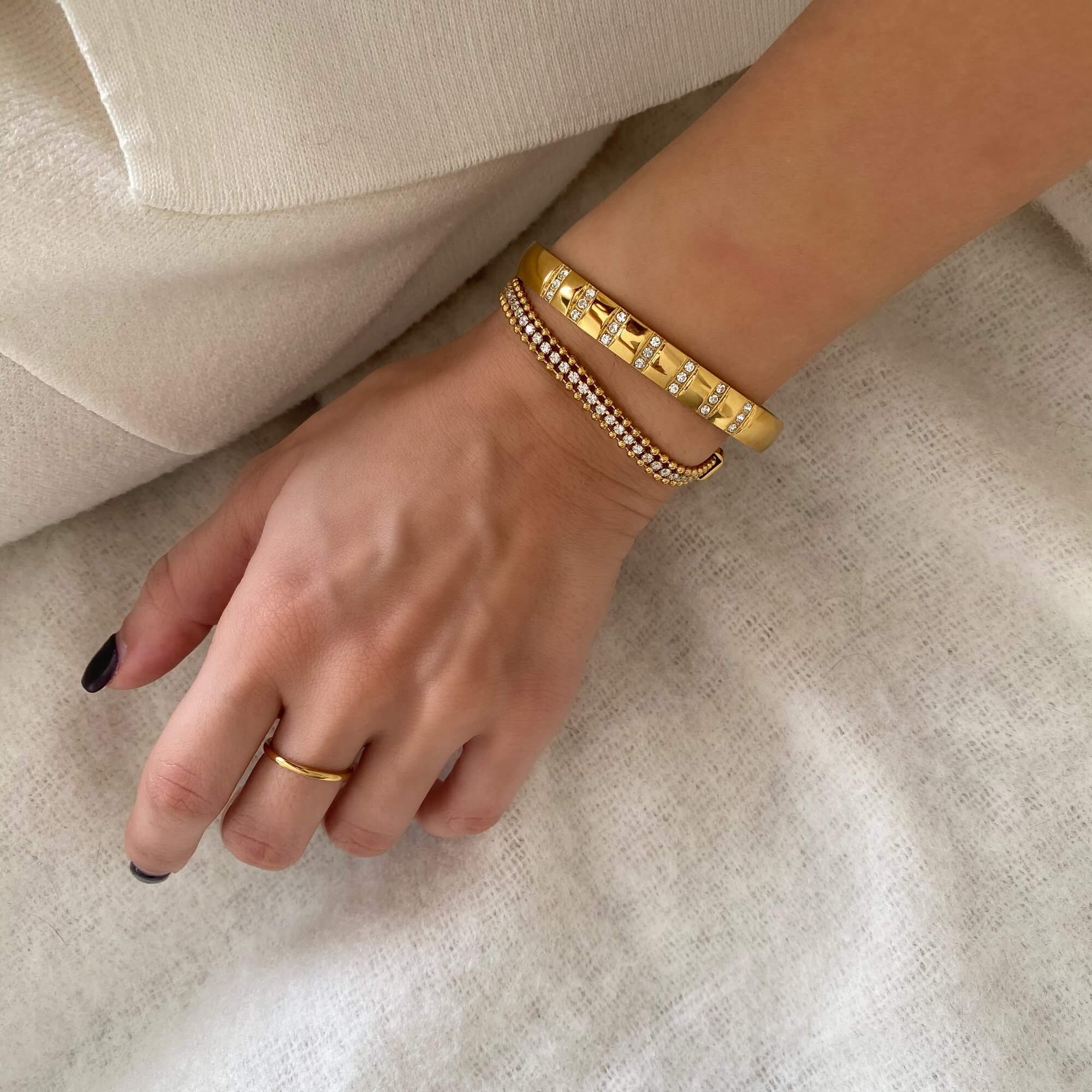 The KaperB tennis chain bracelet by Kampy Designs, elegantly worn on the hand to display its refined elegance and sparkling finish.