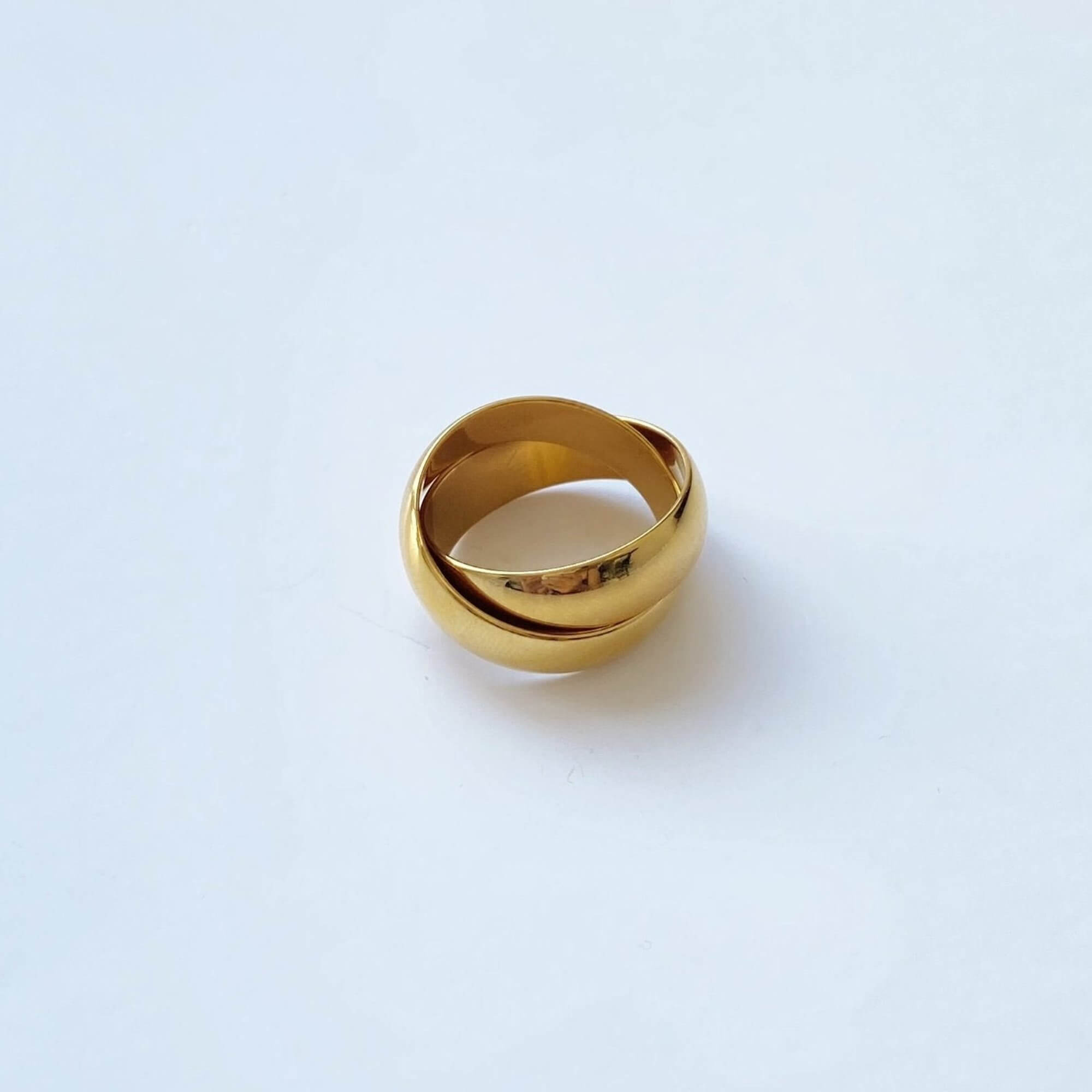 Alternative front view of the KatR thick interlocking ring by Kampy Designs, highlighting its smooth interlocking design and bold gold structure.