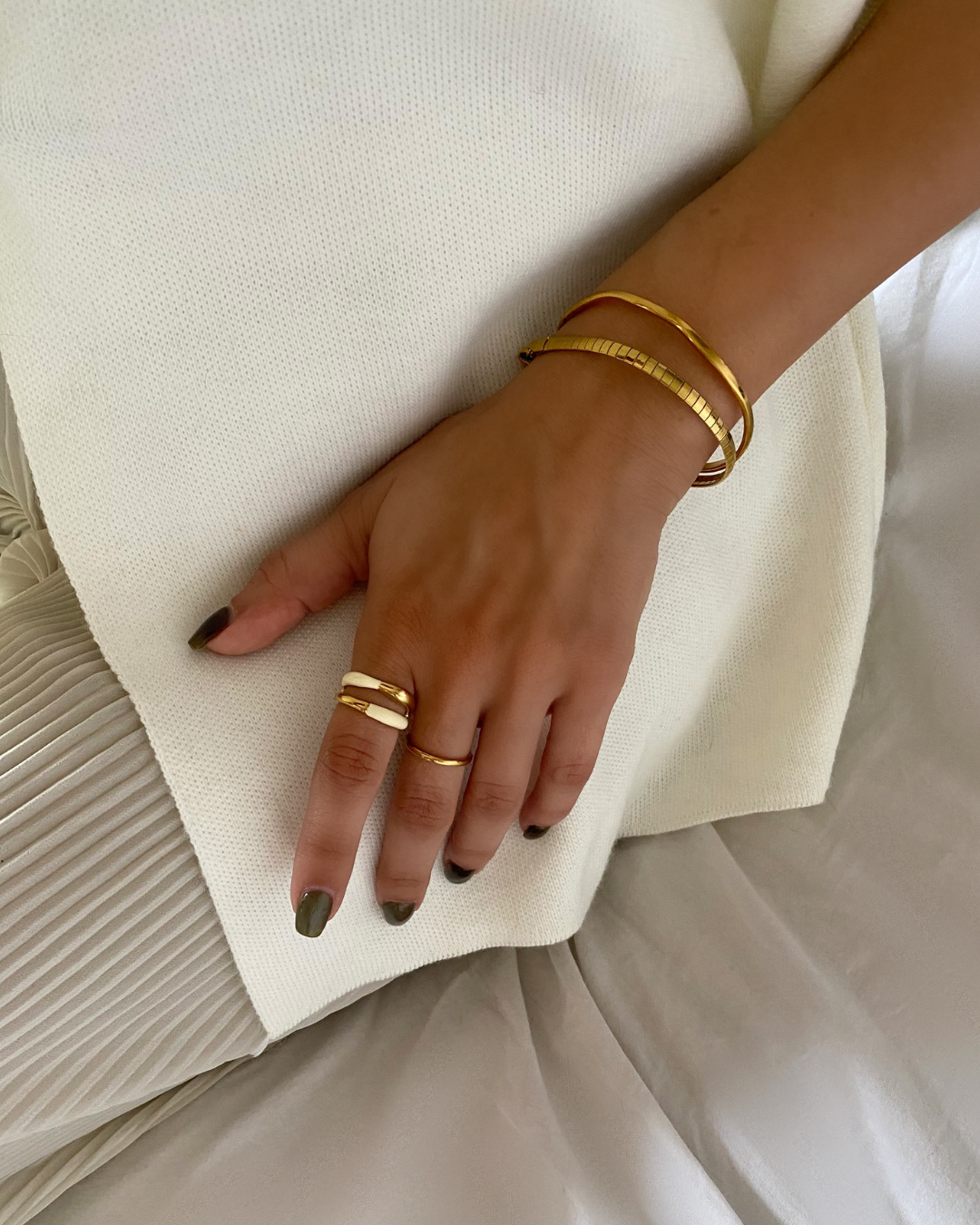 Beige Enamel Split Shank Ring