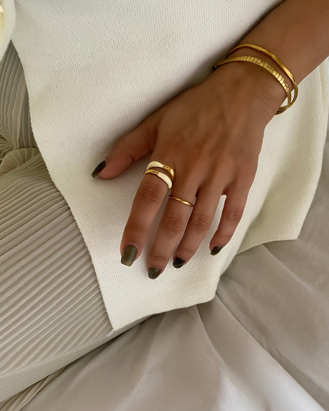 Beige Enamel Split Shank Ring