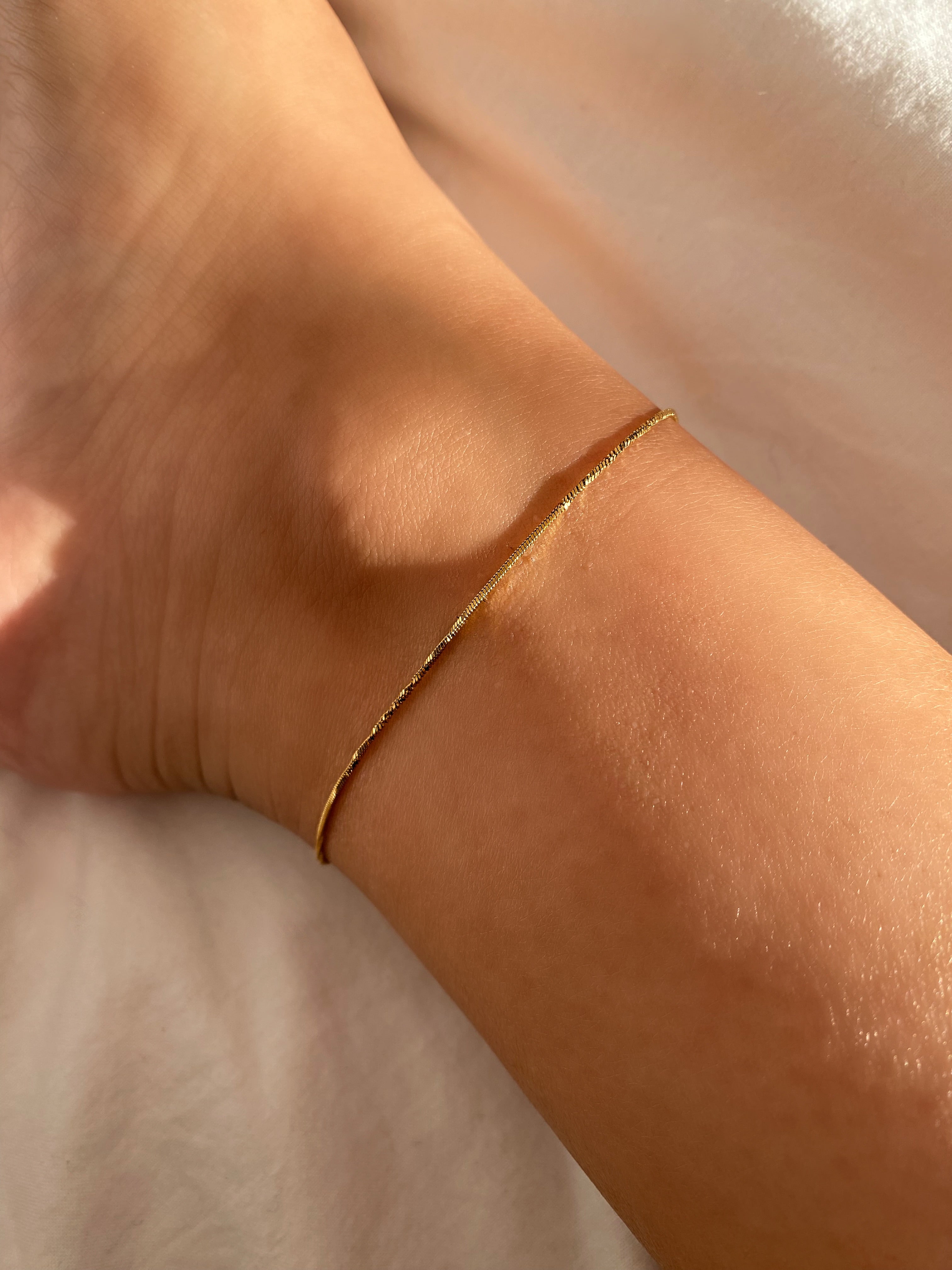 Tiny Gold Thread Anklet