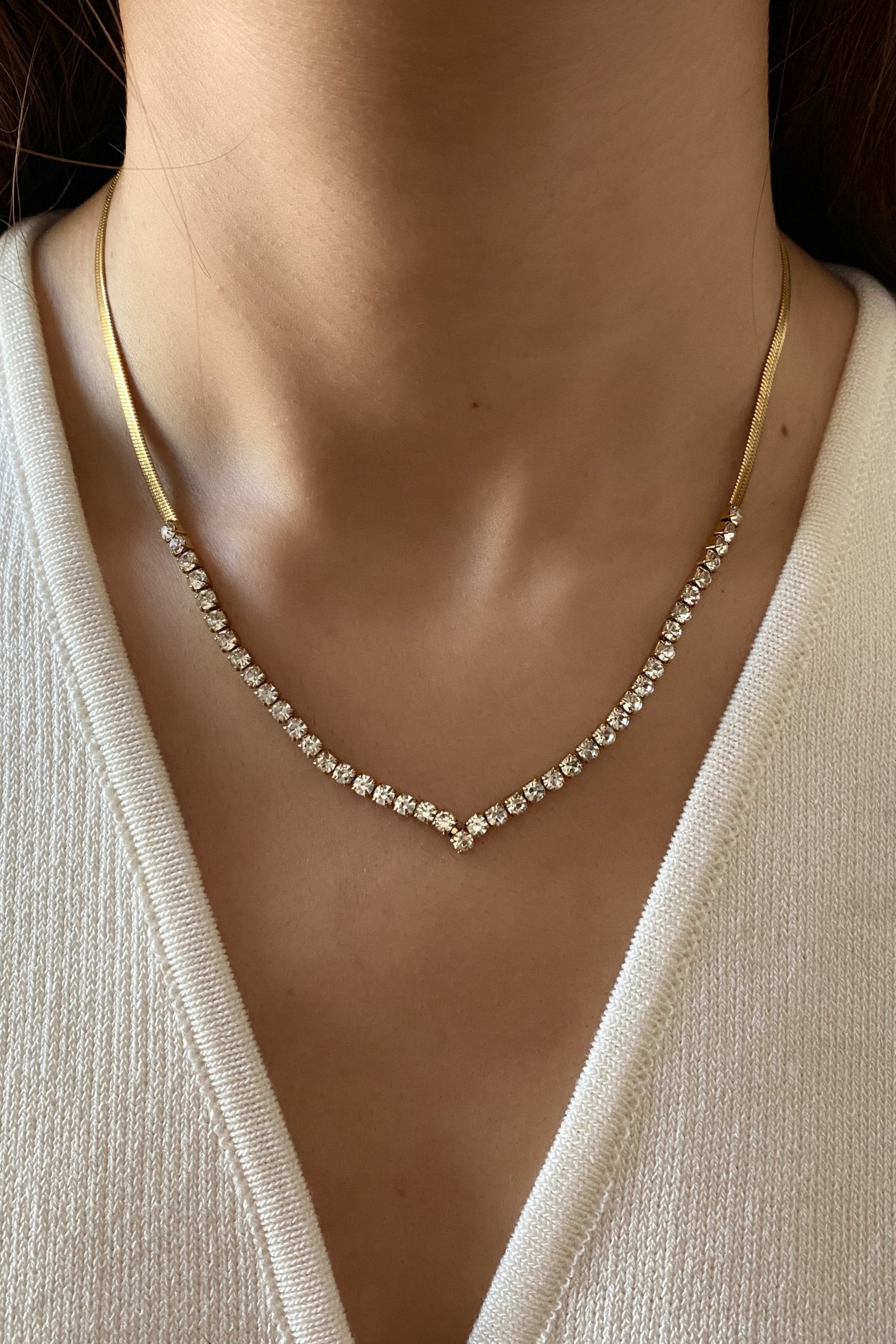 V SHAPE TENNIS NECKLACE