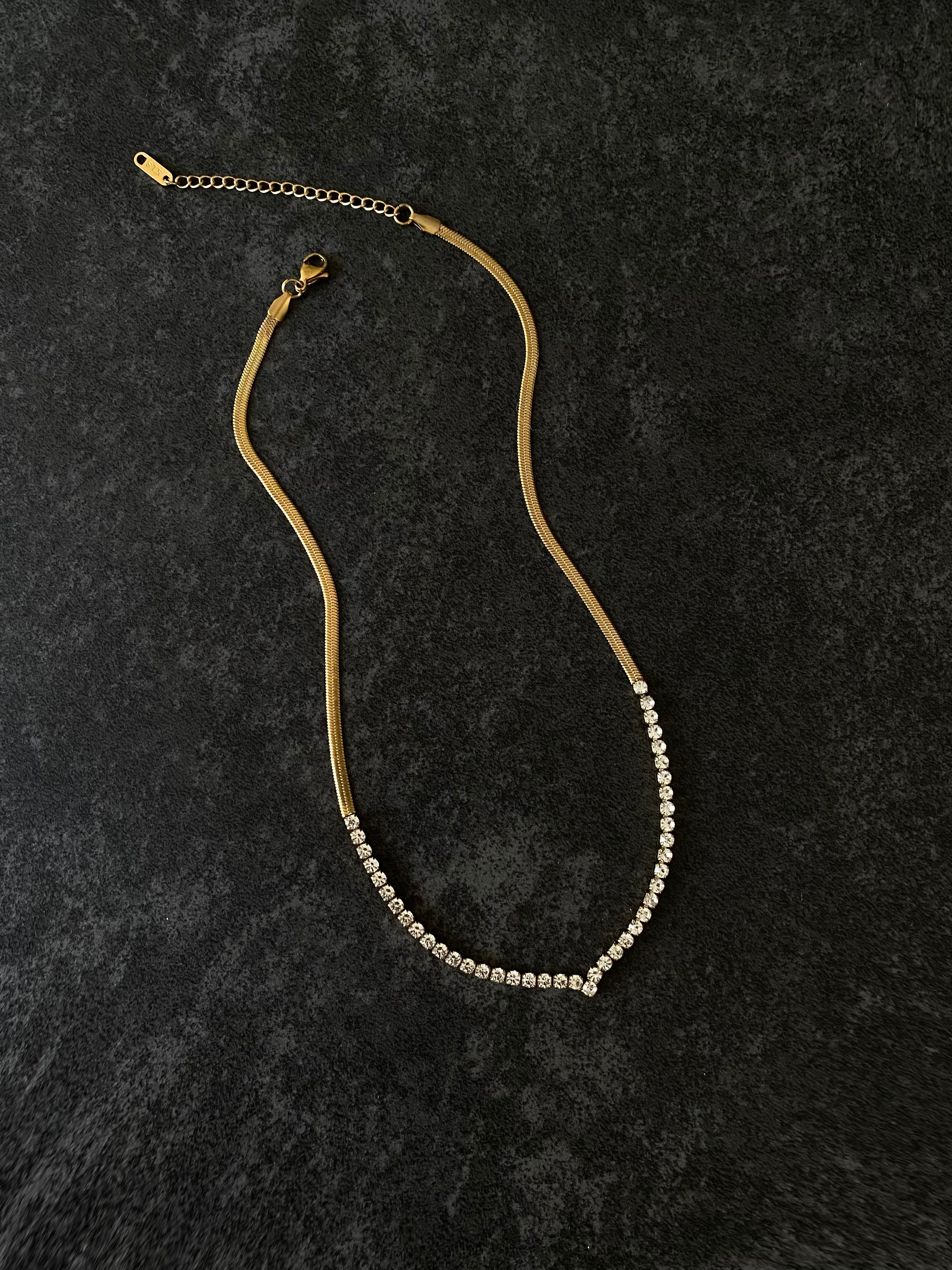 V SHAPE TENNIS NECKLACE