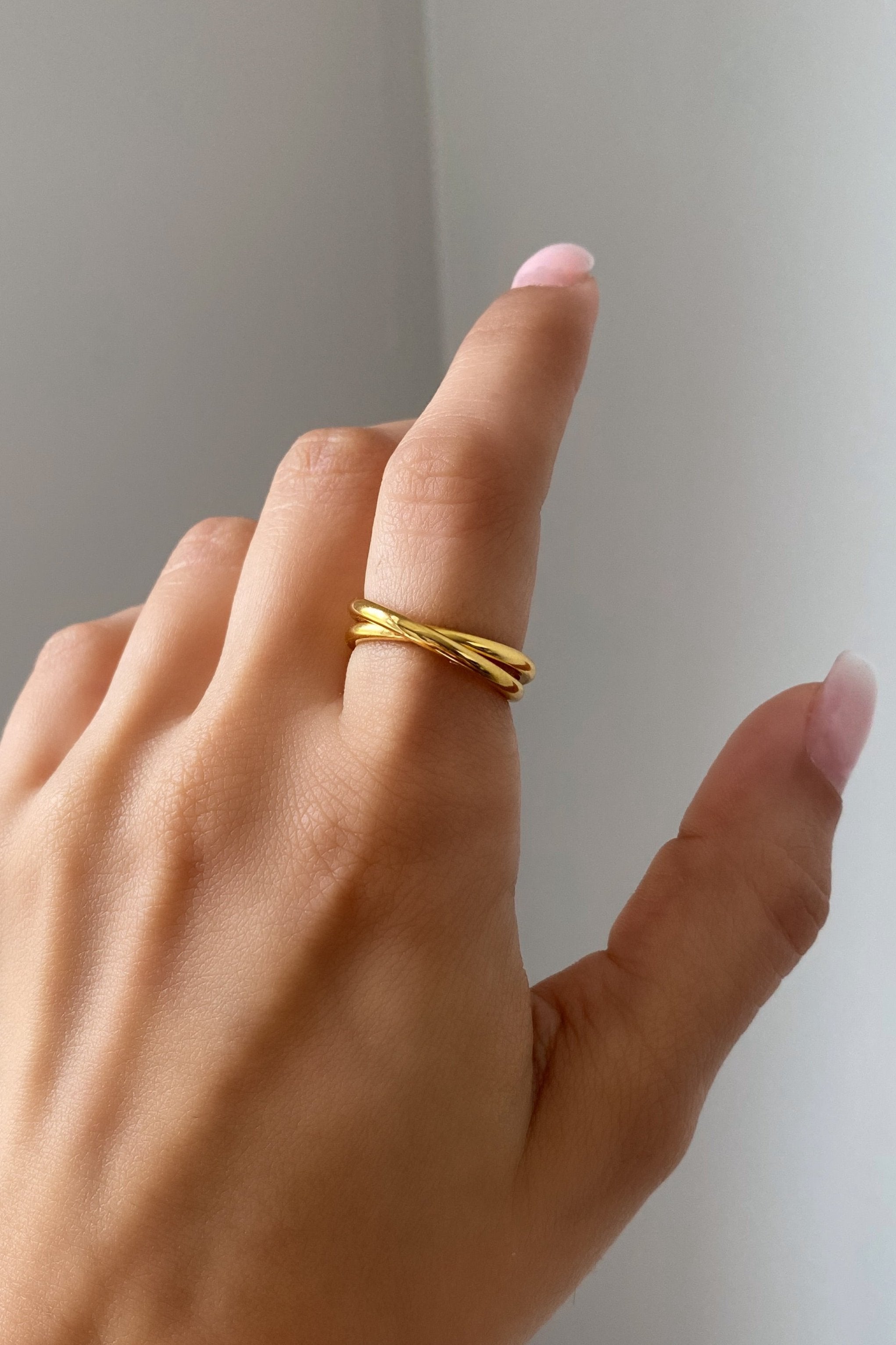 Thin Interlocking Rings