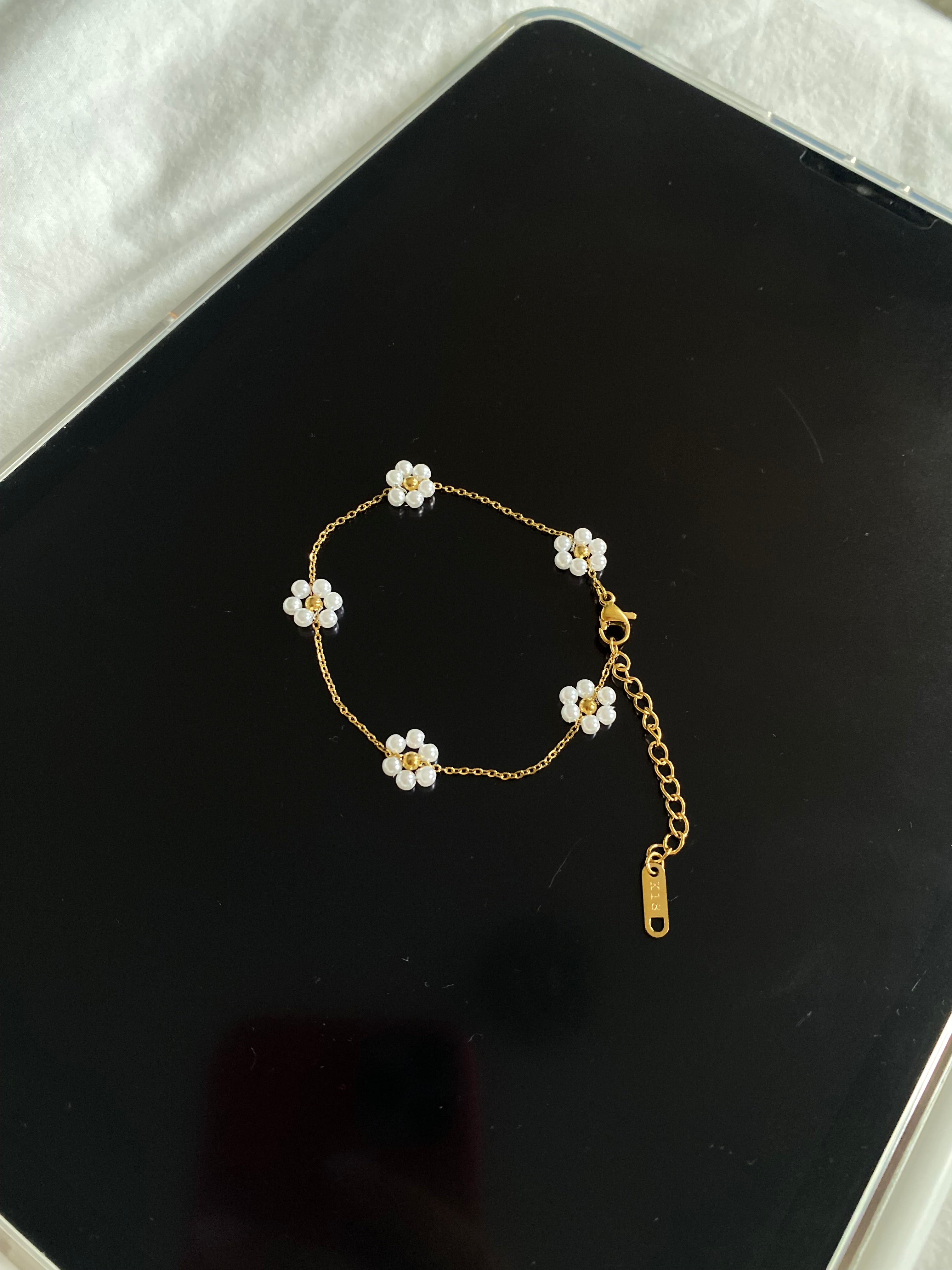 Daisy Flower Pearl Bracelet