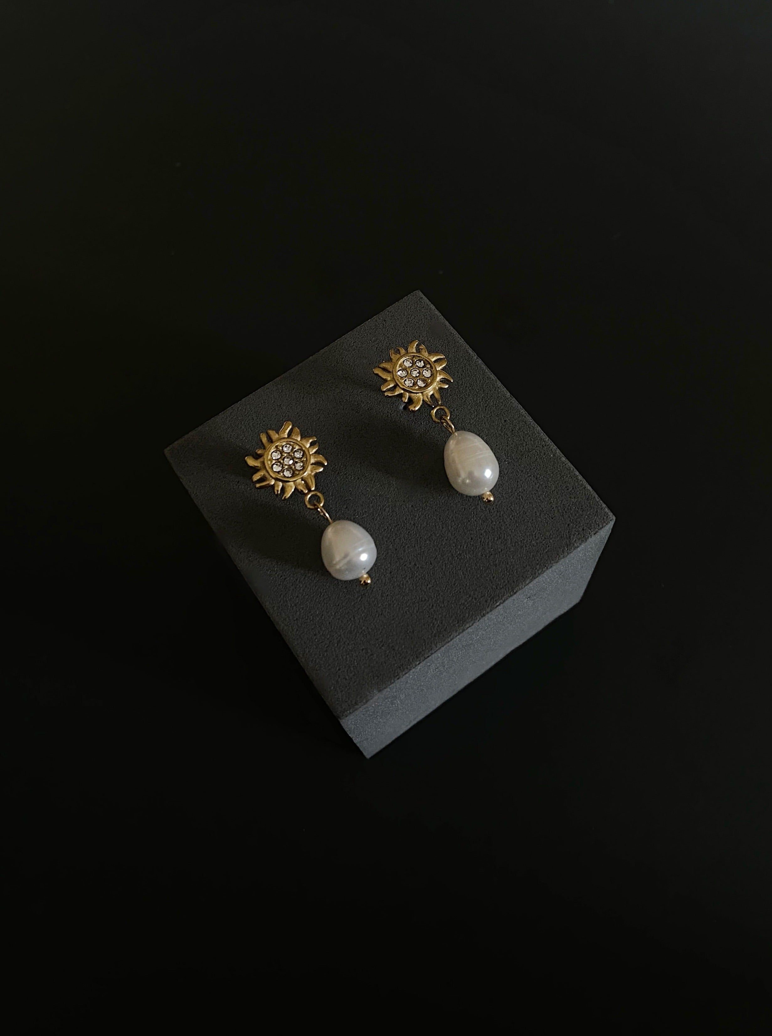 Sun Pearl Earrings