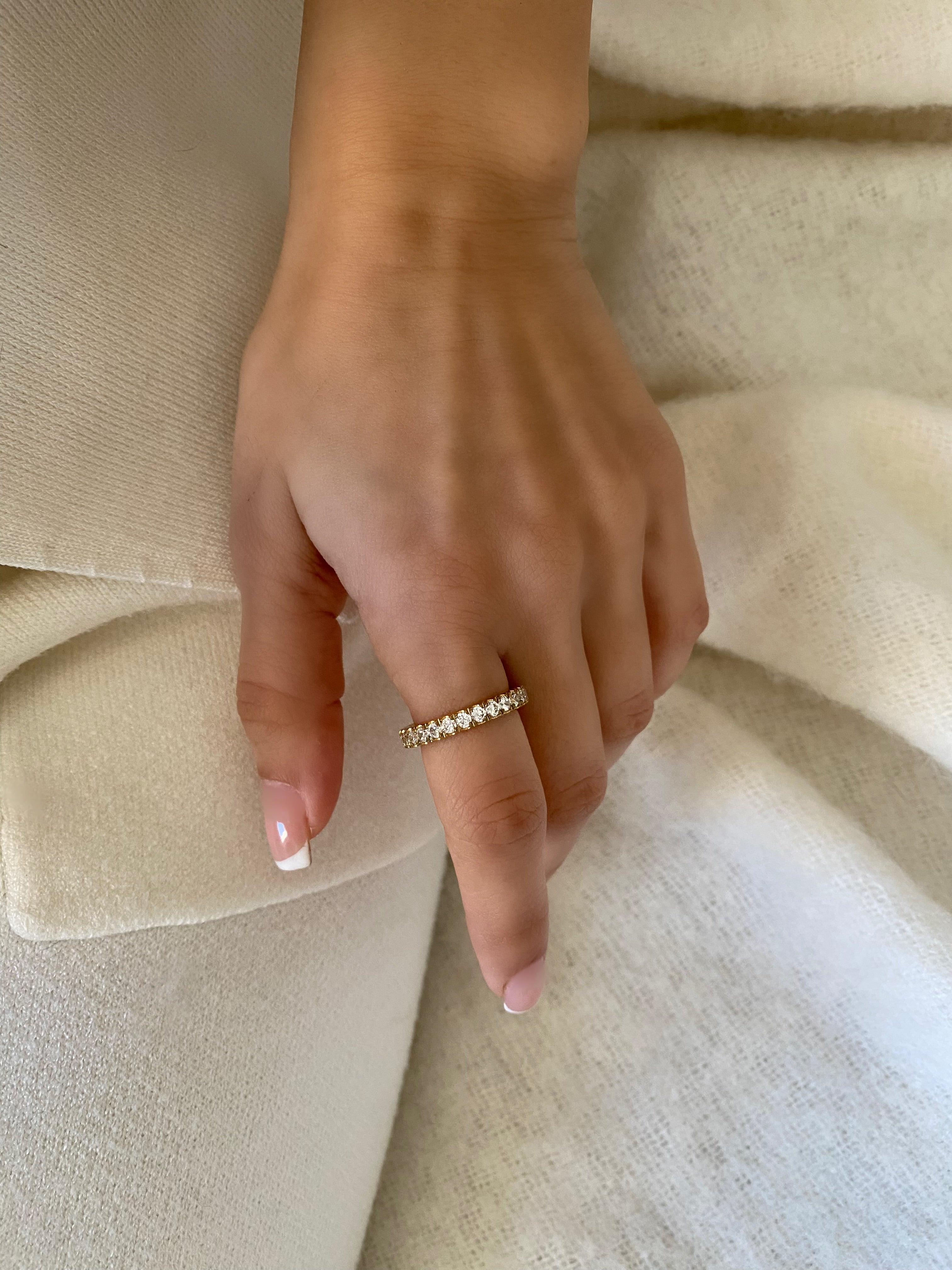 ROUND PAVÉ RING BAND