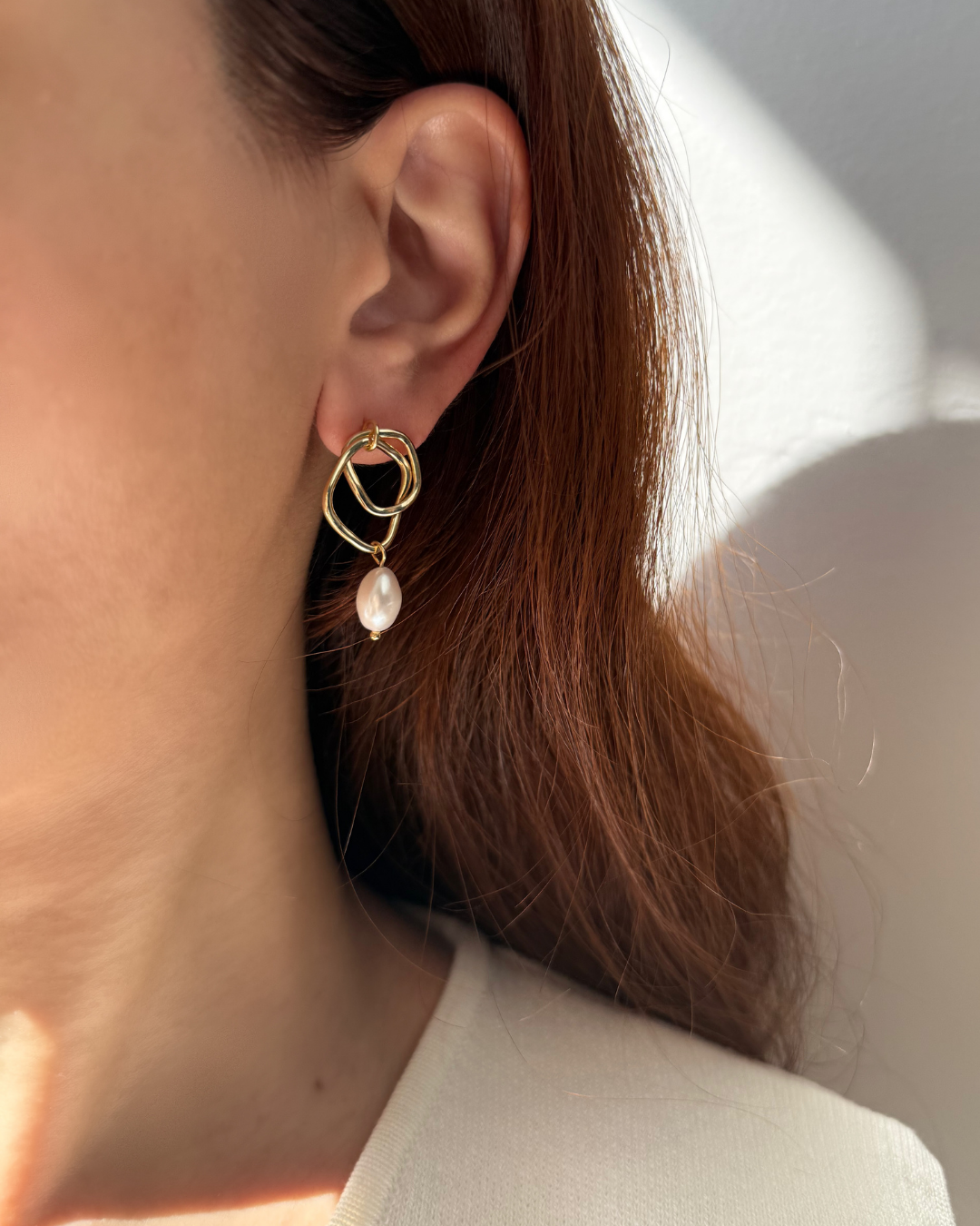 Geometric Pearl Drop Earrings – Sculptural Gold with Teardrop Pearl