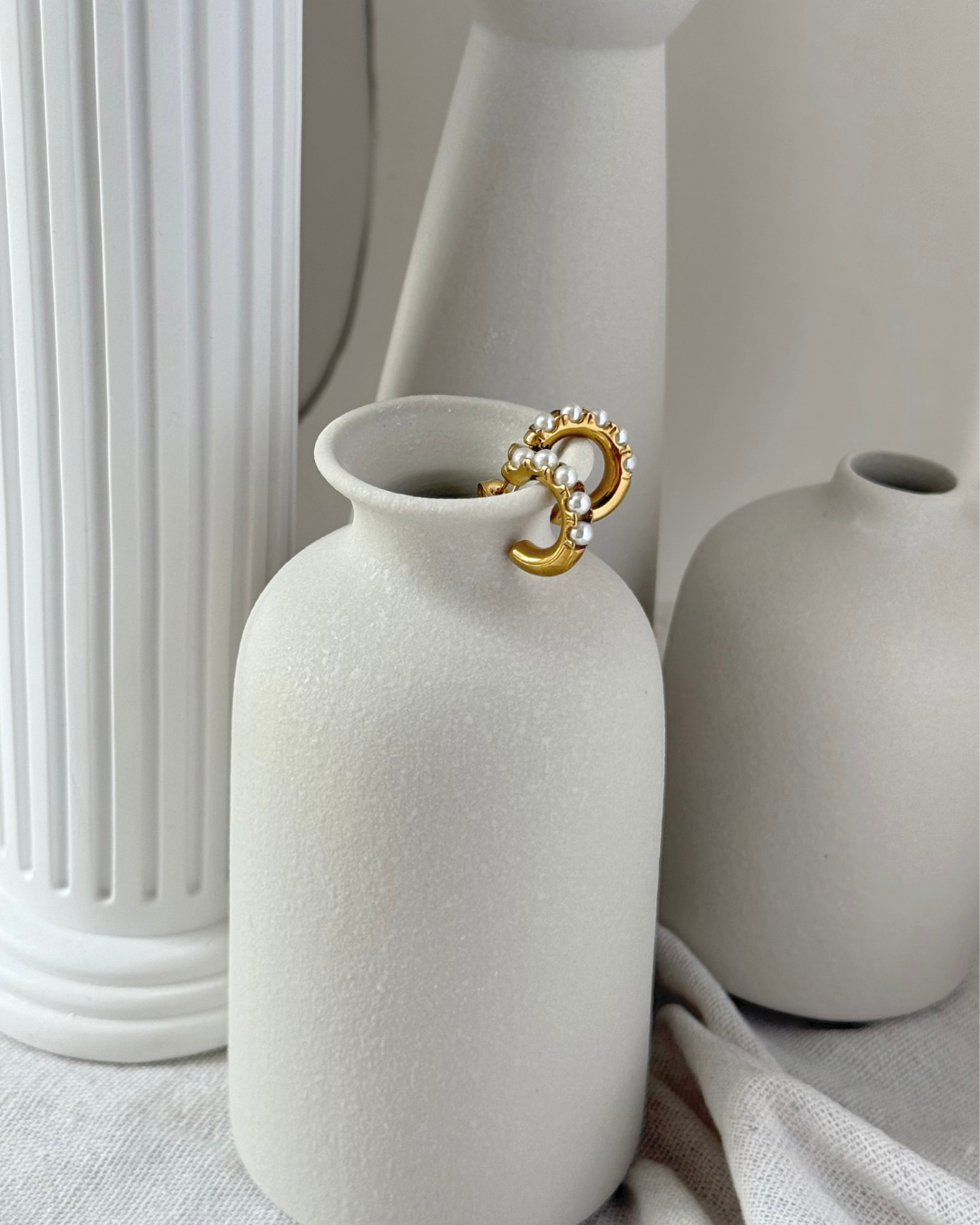Gold Pearl Inlay Hoop Earrings – Modern Curve with Beaded Accent