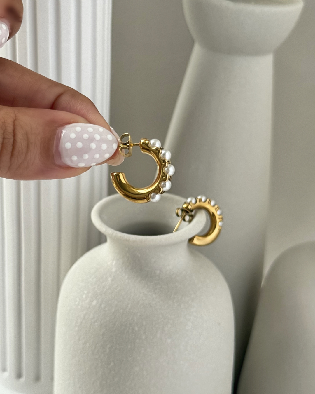 Gold Pearl Inlay Hoop Earrings – Modern Curve with Beaded Accent