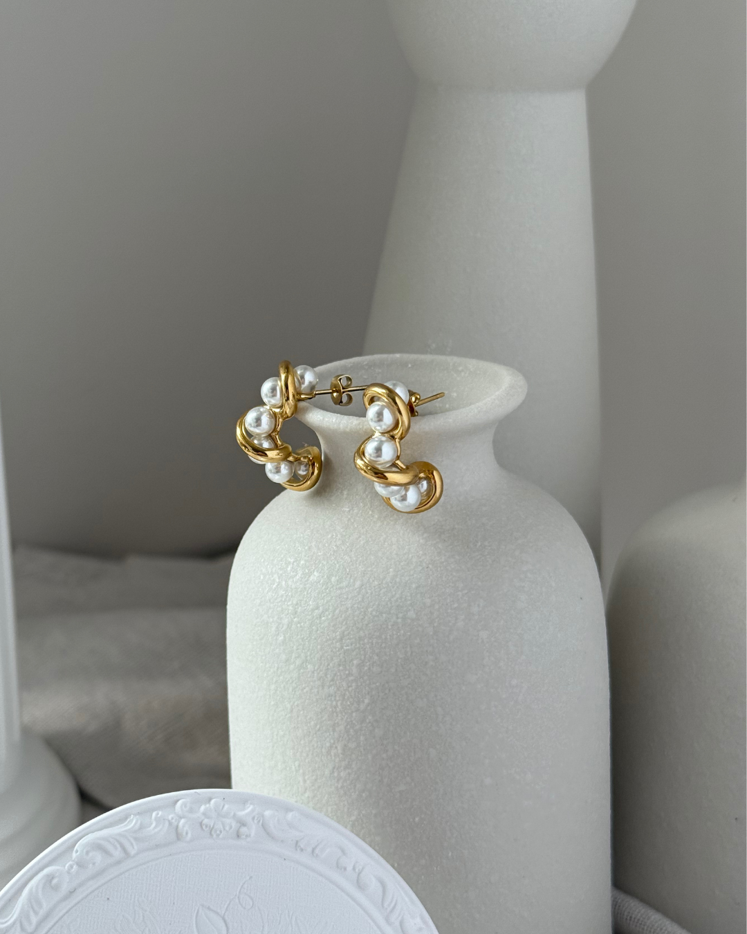 Twisted Pearl Cluster Hoop Earrings – Gold Sculptural Statement Pair