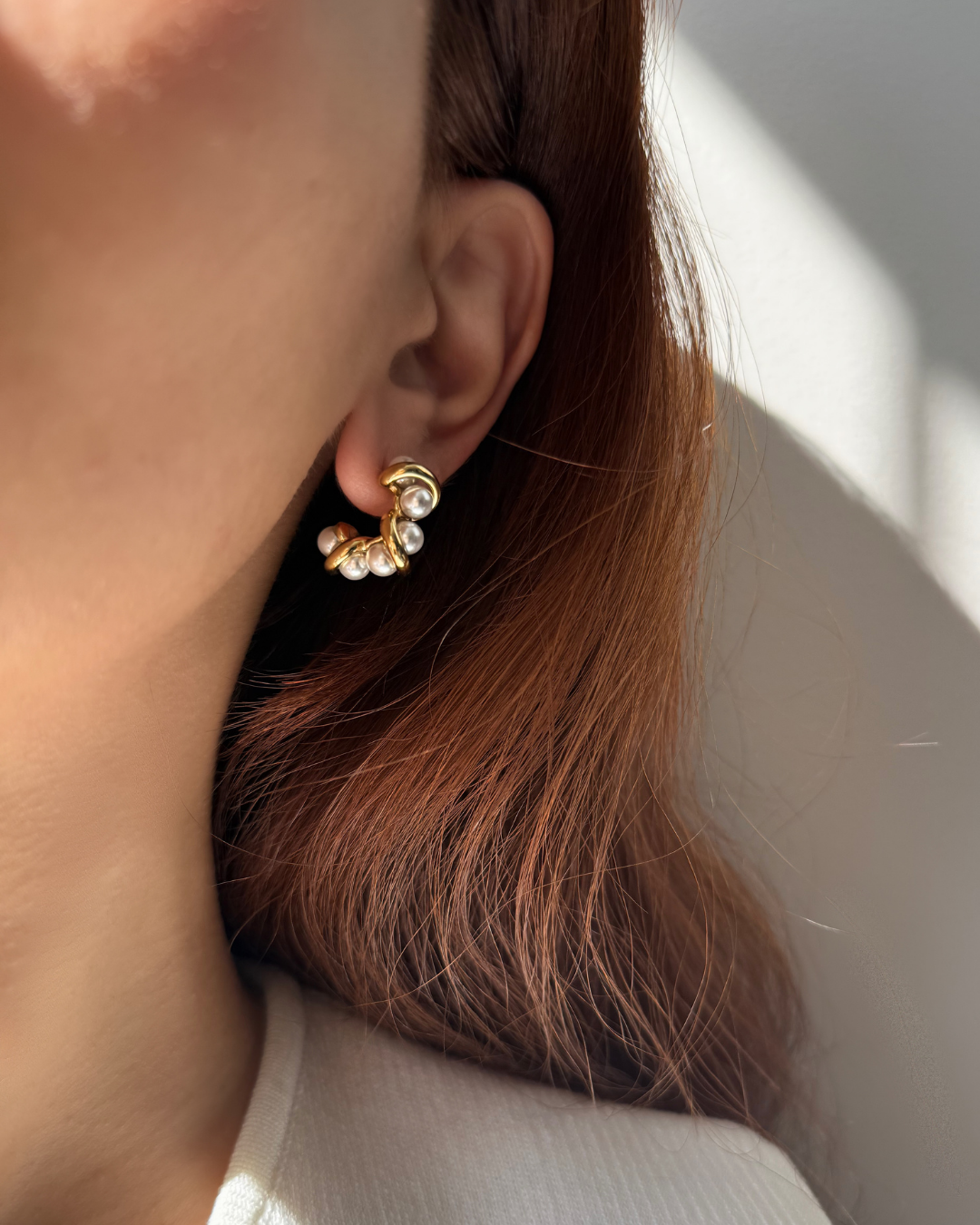 Twisted Pearl Cluster Hoop Earrings – Gold Sculptural Statement Pair